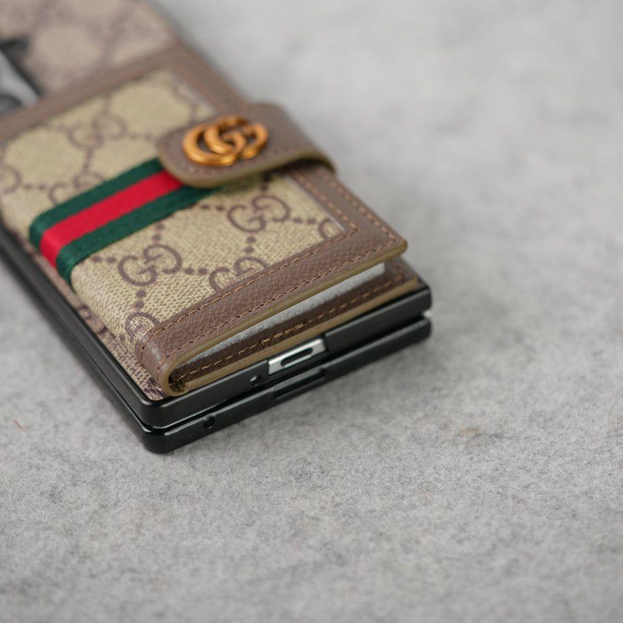 Elegant Design with Shoulder Strap