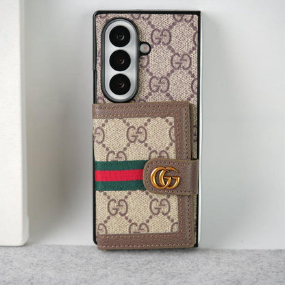 Elegant Design with Shoulder Strap